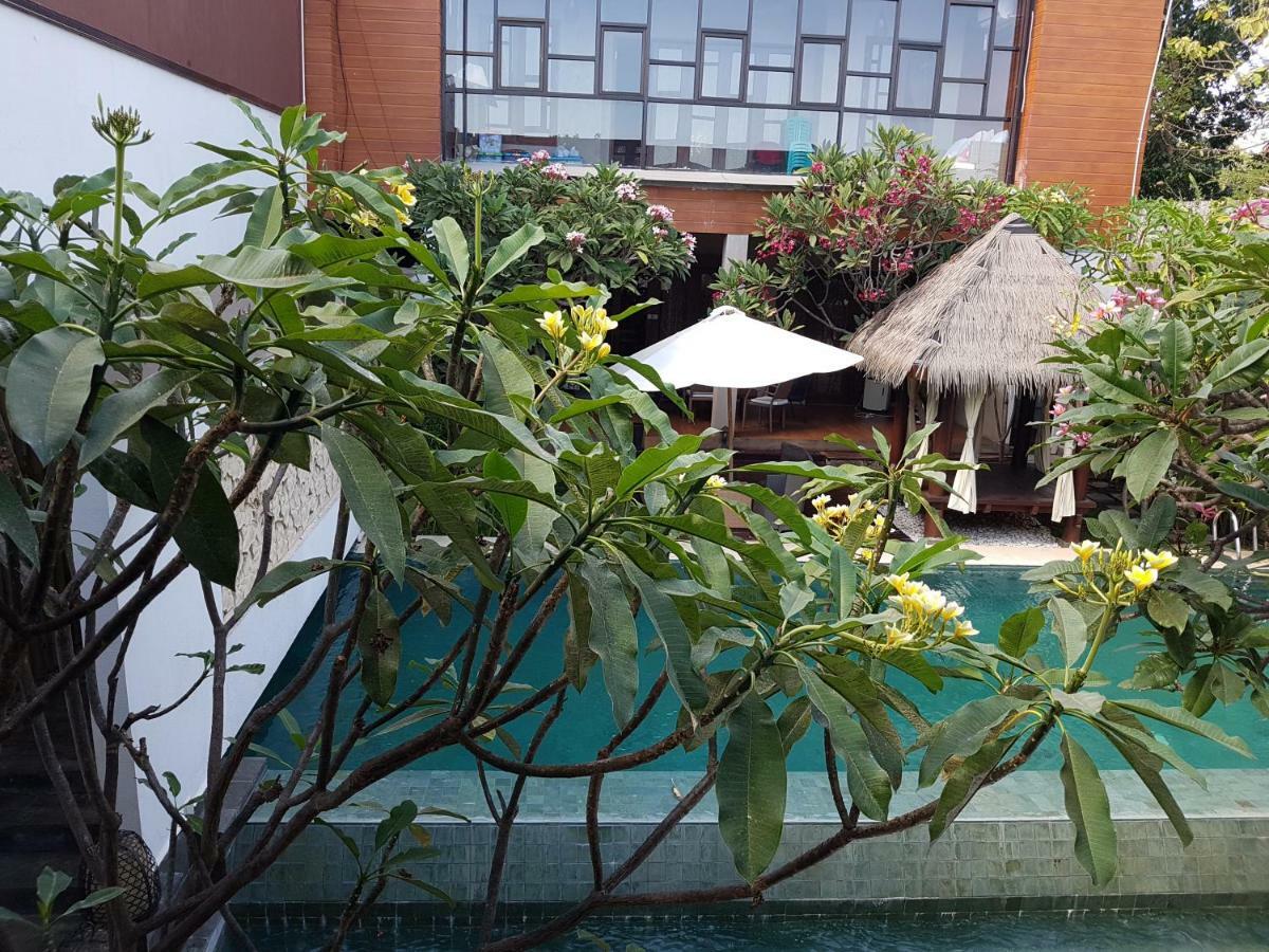 Narisha Guesthouse Kupang  Extérieur photo