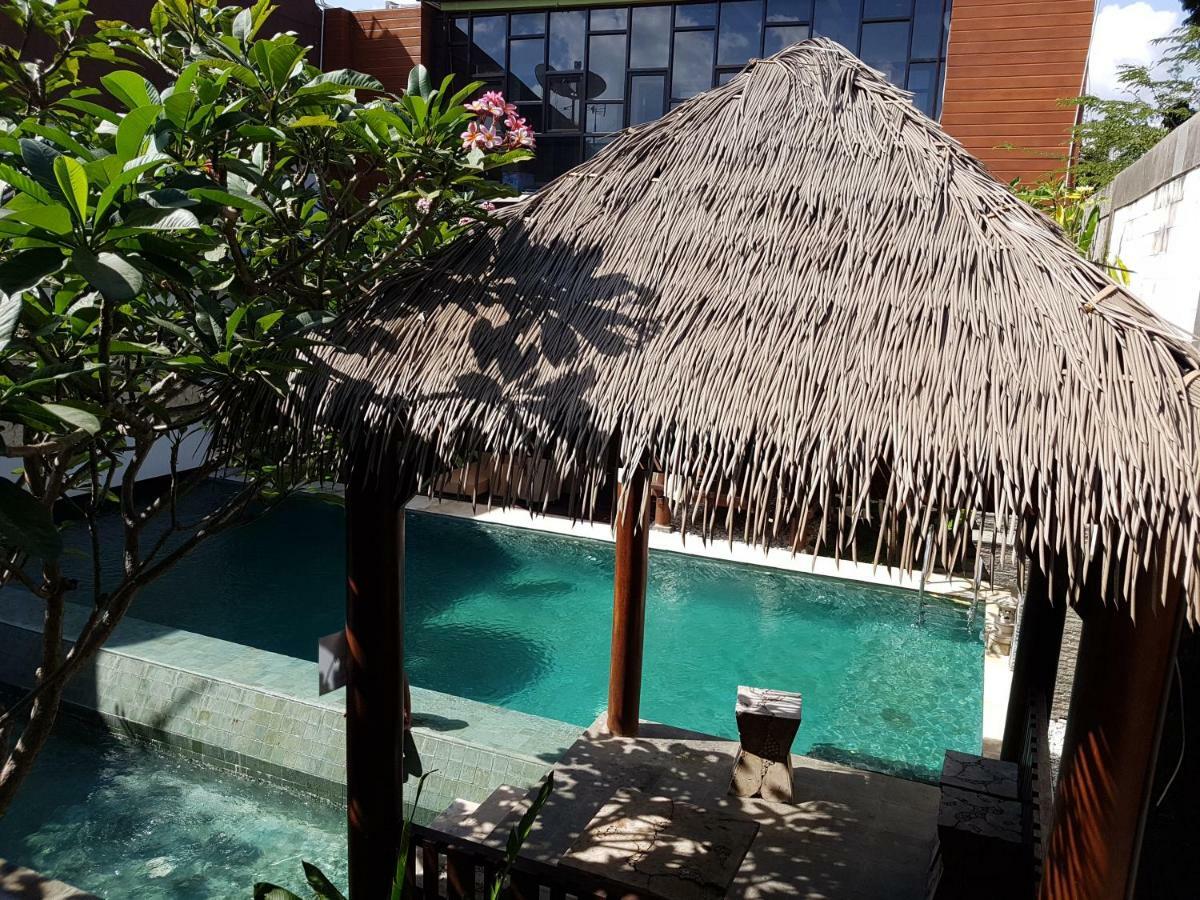 Narisha Guesthouse Kupang  Extérieur photo