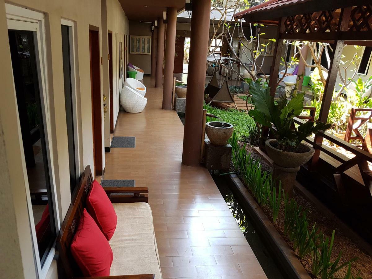 Narisha Guesthouse Kupang  Extérieur photo